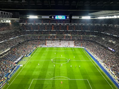 بثمباشرمباراةاليونايتدوبرشلونةمواجهةأسطوريةفيالدوريالأوروبي
